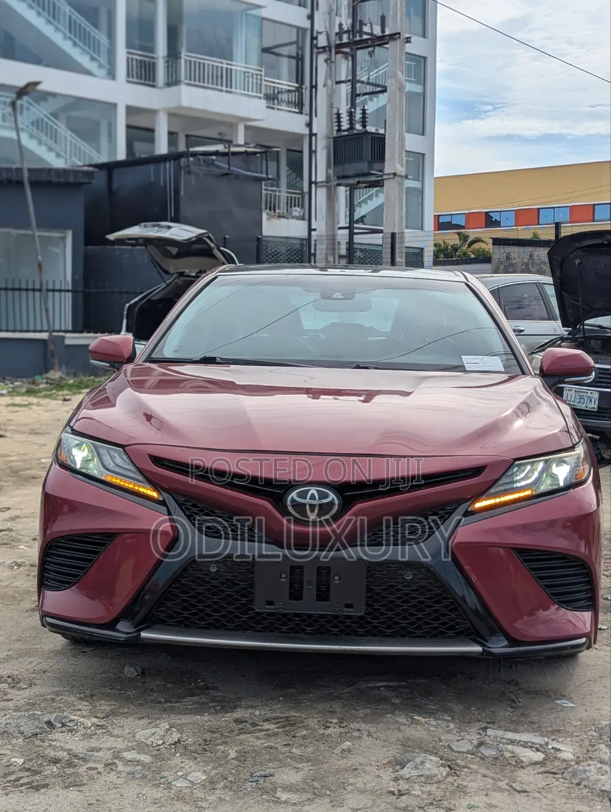 Toyota Camry XLE FWD (2.5L 4cyl 8AM) 2018 Red