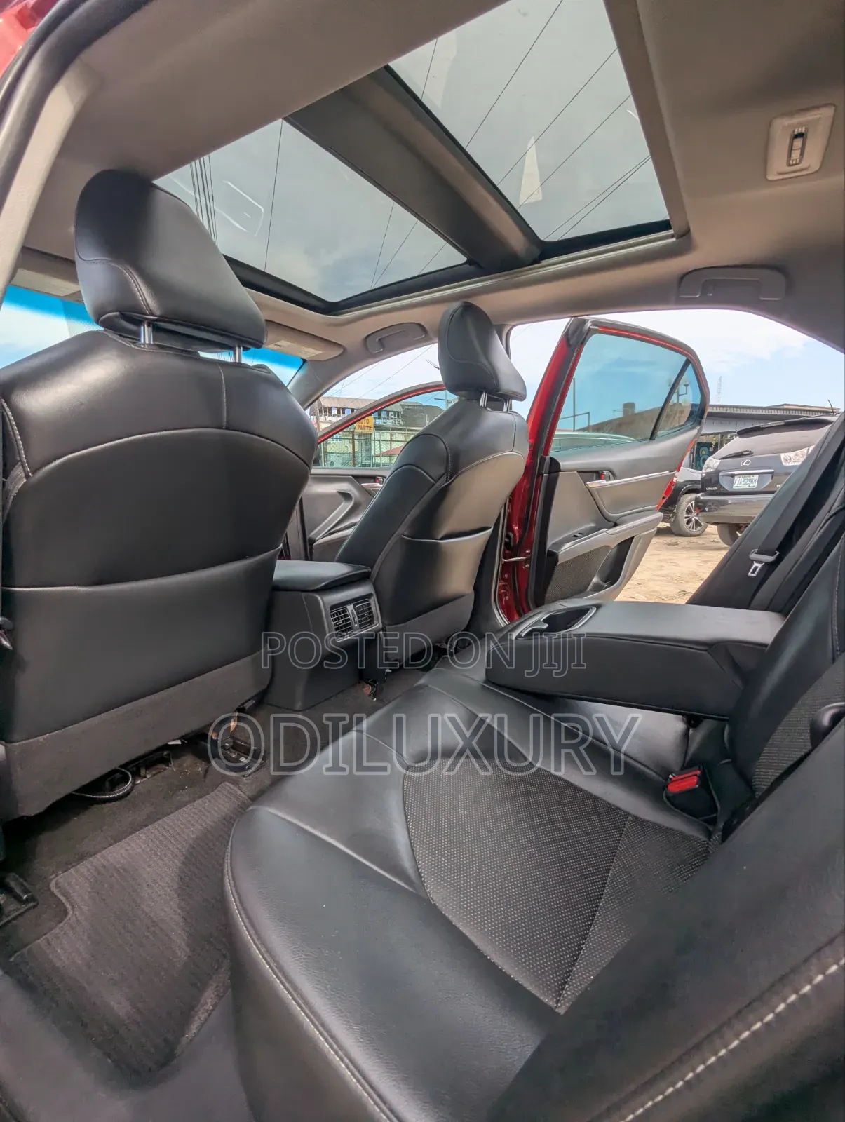 Toyota Camry XLE FWD (2.5L 4cyl 8AM) 2018 Red