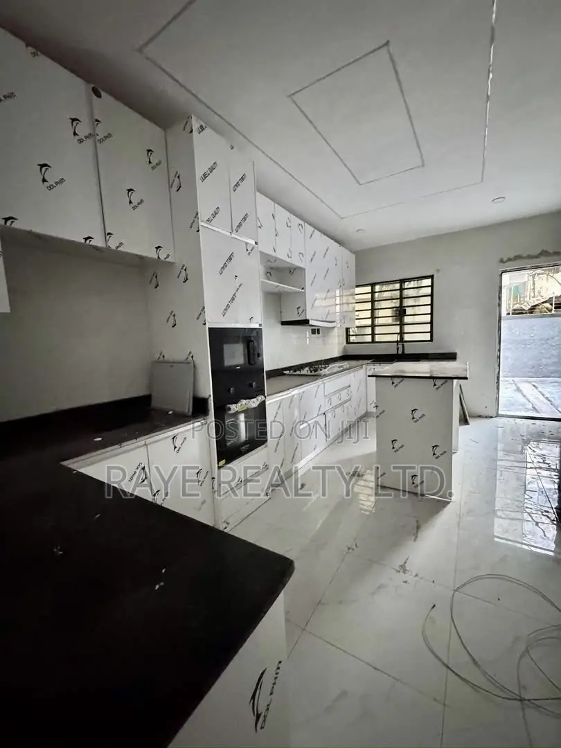 5bdrm Duplex in Afra Estate, Adeniyi Jones for sale