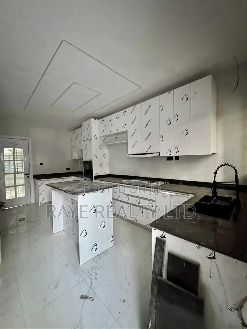 5bdrm Duplex in Afra Estate, Adeniyi Jones for sale