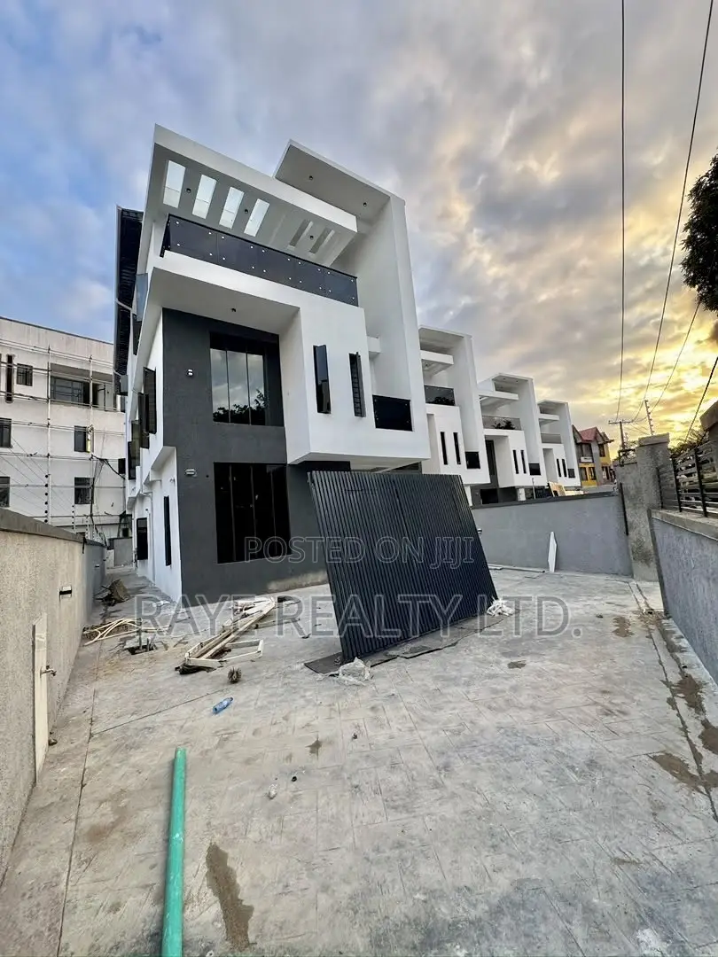 5bdrm Duplex in Afra Estate, Adeniyi Jones for sale