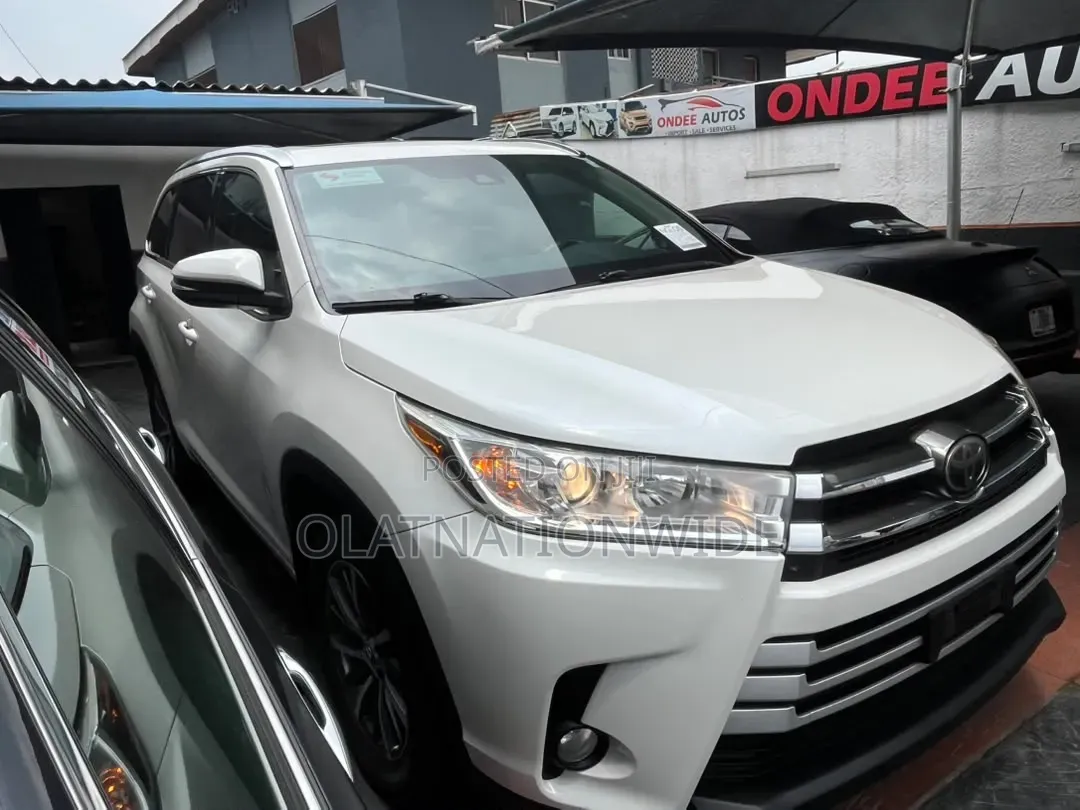 Toyota Highlander Limited 4x2 V6 (3.5L 6cyl 8A) 2017 White