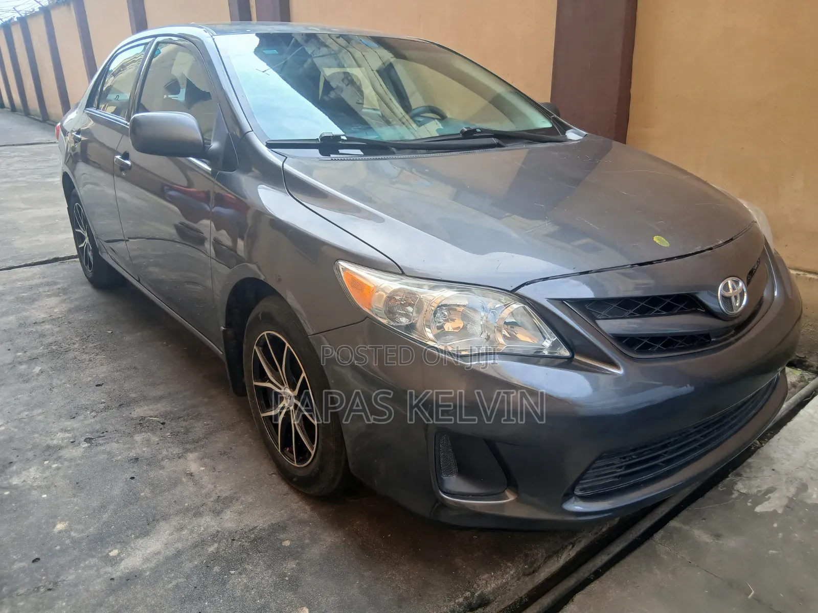 Toyota Corolla LE 4dr Sedan (1.8L 4cyl 4A) 2013 Gray