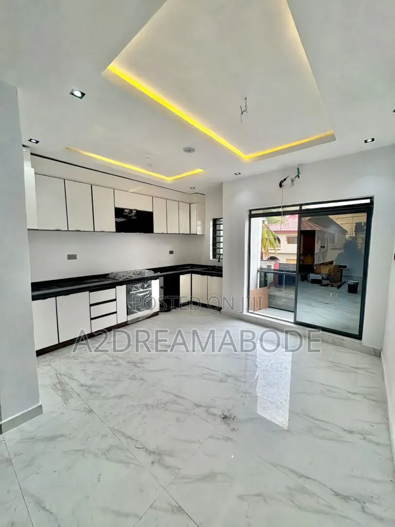 2bdrm Apartment in Magodo, GRA Phase 2 Shangisha for sale