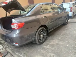 Toyota Corolla LE 4dr Sedan (1.8L 4cyl 4A) 2013 Gray