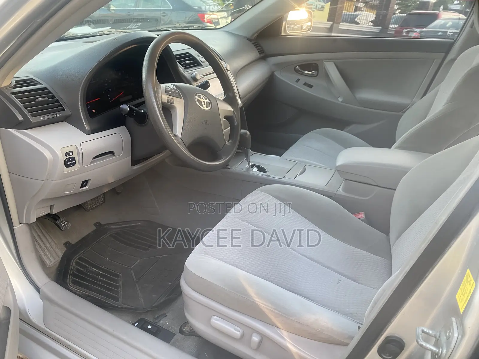 Toyota Camry LE 4dr Sedan (2.5L 4cyl 6A) 2011 Silver