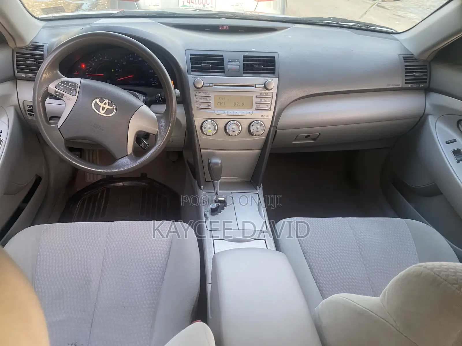 Toyota Camry LE 4dr Sedan (2.5L 4cyl 6A) 2011 Silver