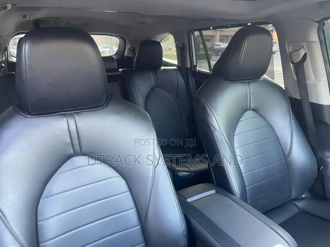 Toyota Highlander XLE 2022 Silver