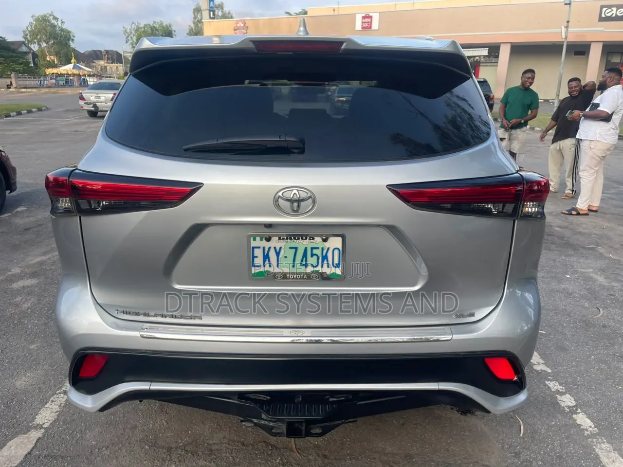 Toyota Highlander XLE 2022 Silver