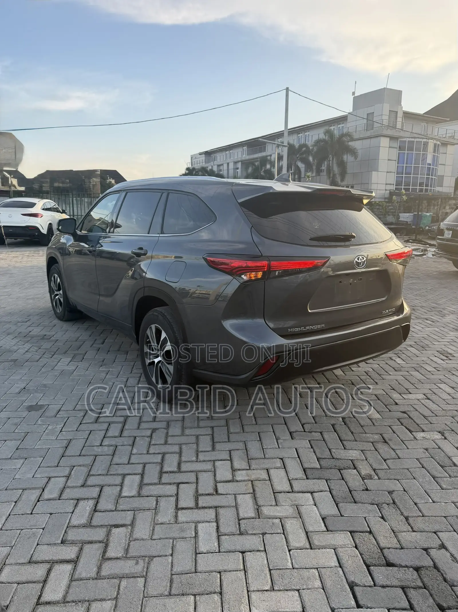 Toyota Highlander XLE 2021 Gray