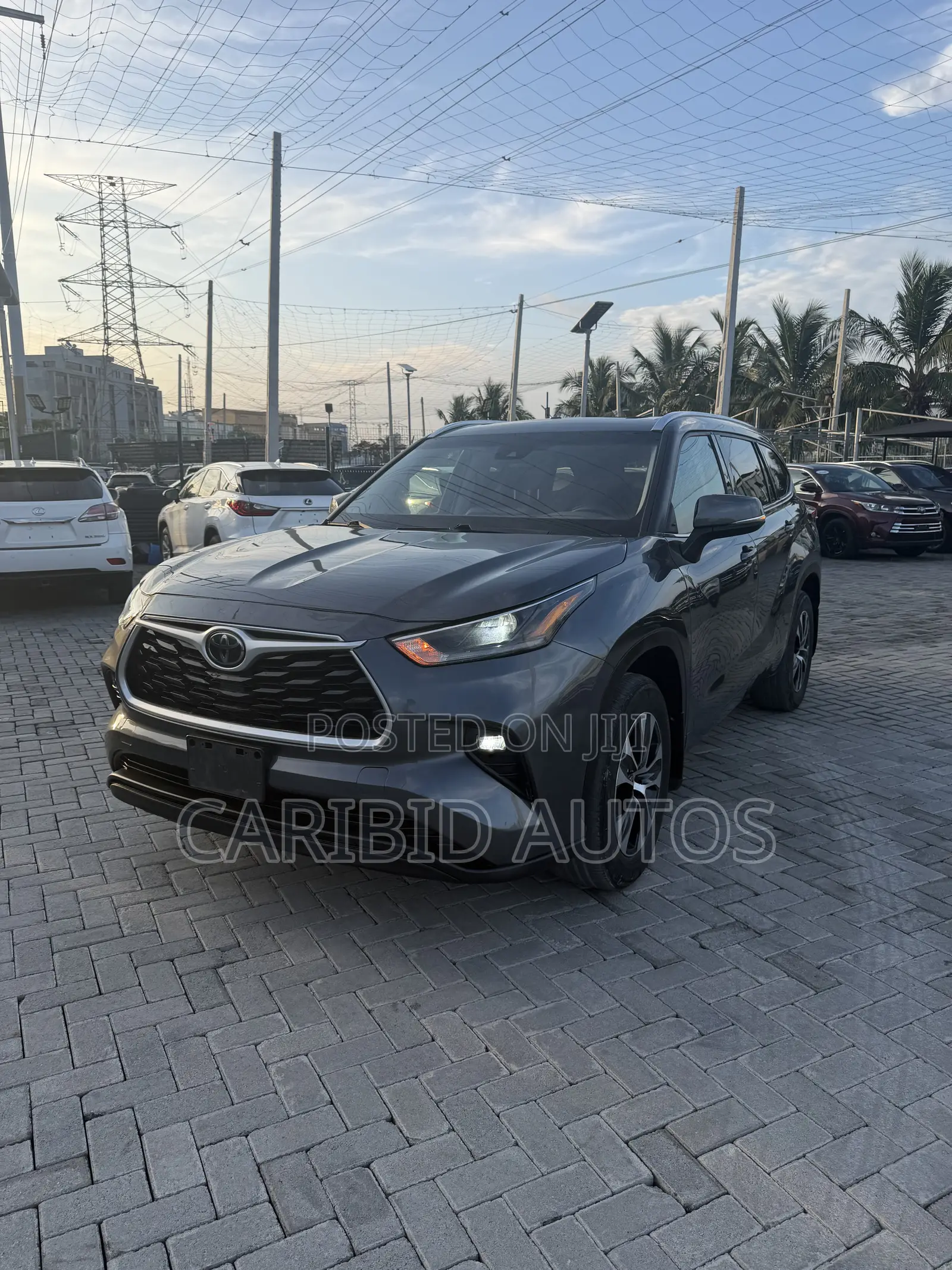 Toyota Highlander XLE 2021 Gray