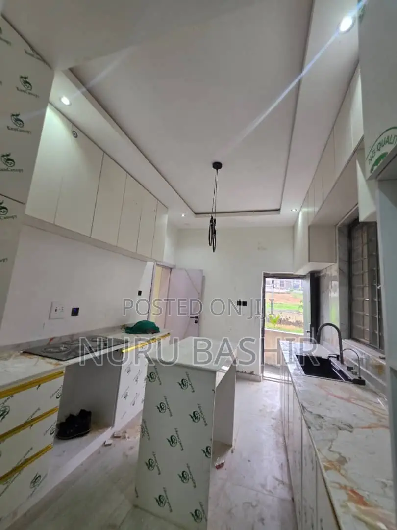 3bdrm Duplex in Lere Adigun, Basorun for rent