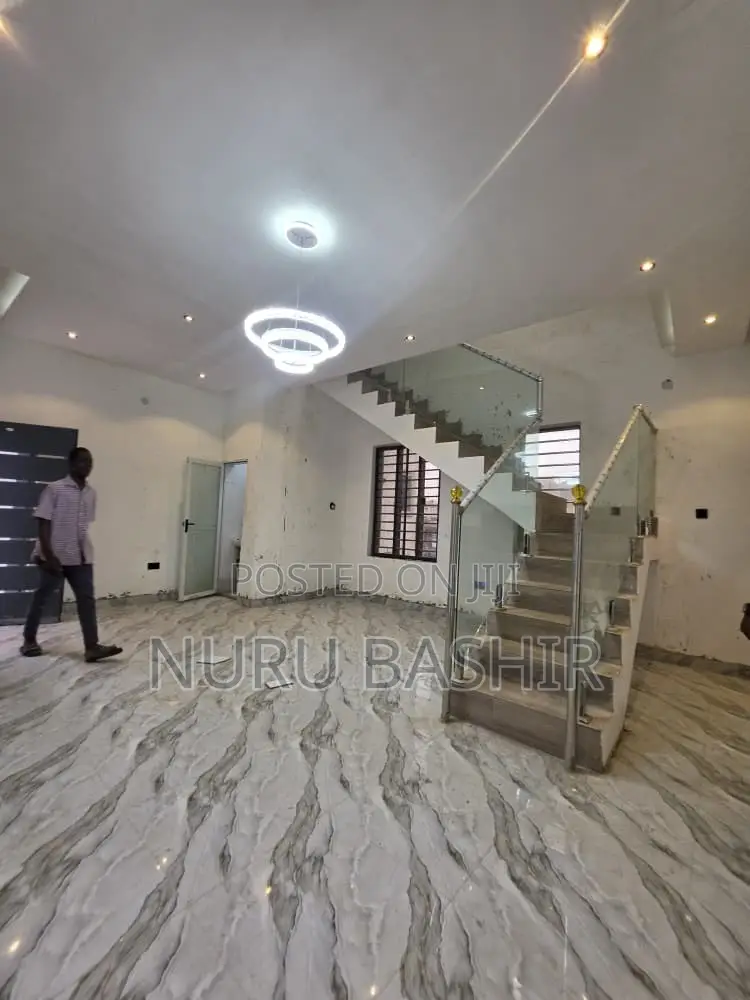 3bdrm Duplex in Lere Adigun, Basorun for rent
