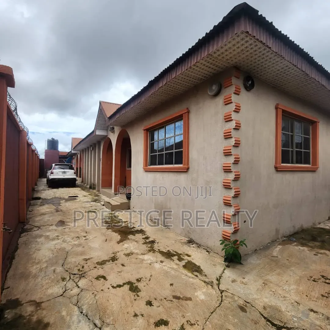3bdrm Apartment in Oluyole Estate for sale