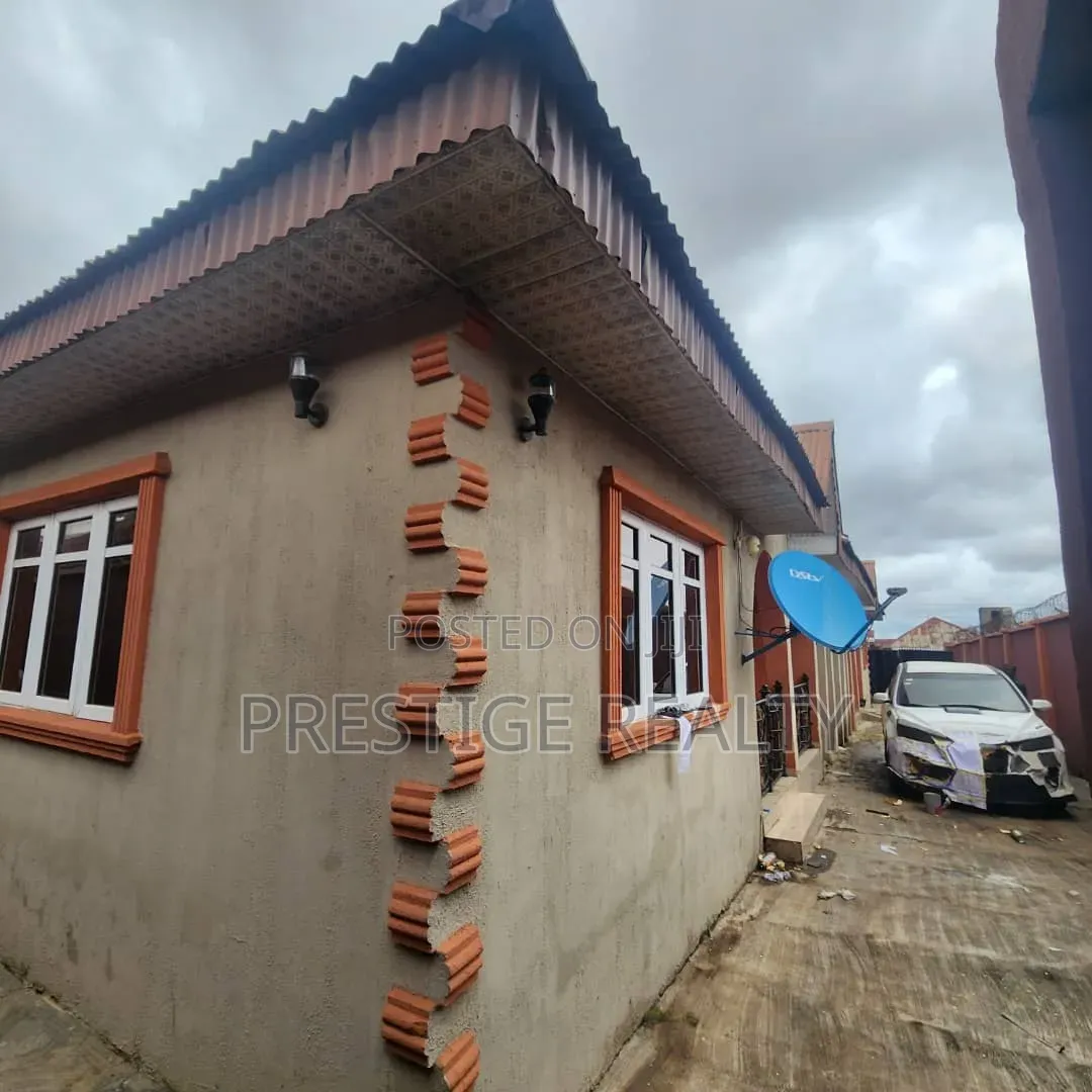 3bdrm Apartment in Oluyole Estate for sale