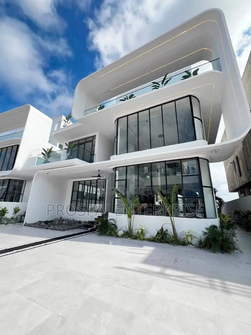 5bdrm Mansion in Osapa london for sale