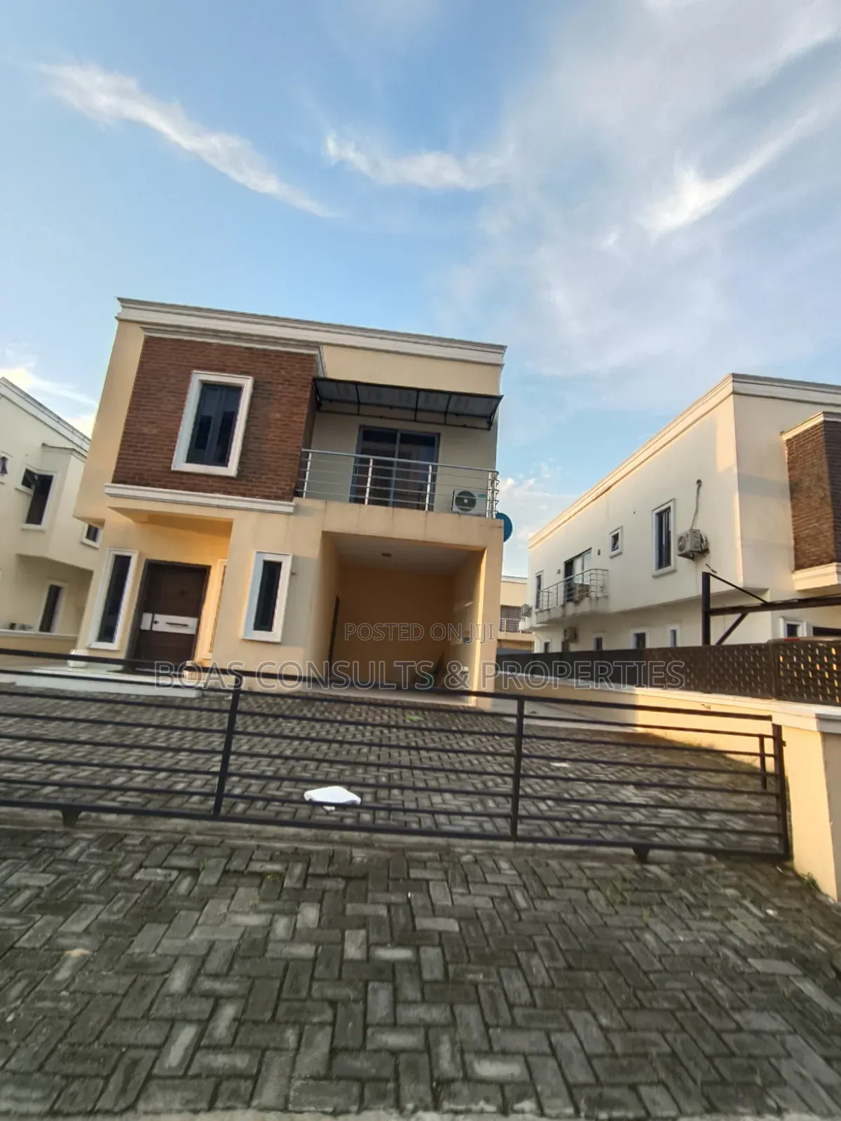 5bdrm Duplex in Chevron for rent