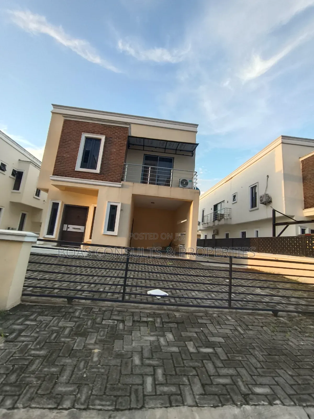 5bdrm Duplex in Chevron for rent