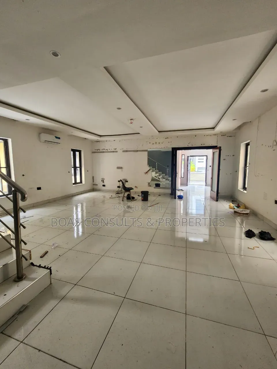 5bdrm Duplex in Chevron for rent