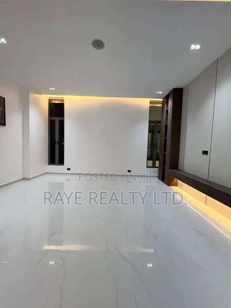 5bdrm Duplex in Lekki for sale