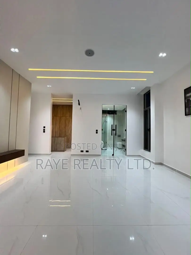 5bdrm Duplex in Lekki for sale