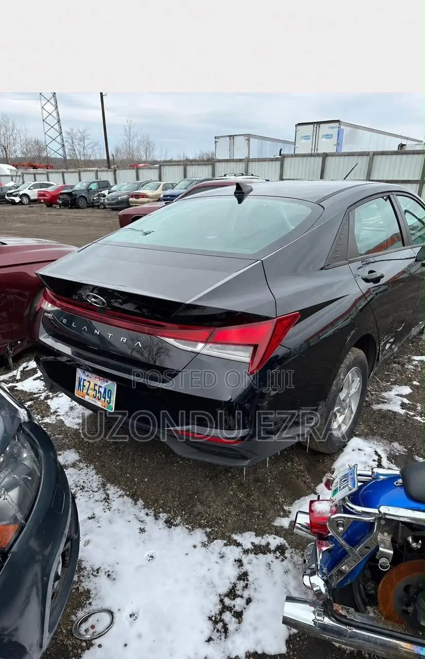 Hyundai Elantra SE 2021 Black