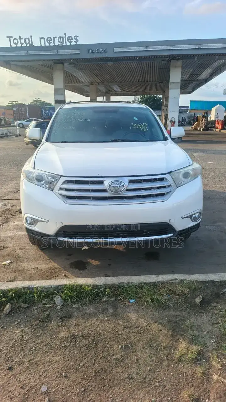 Toyota Highlander Limited 3.5l 4WD 2013 White