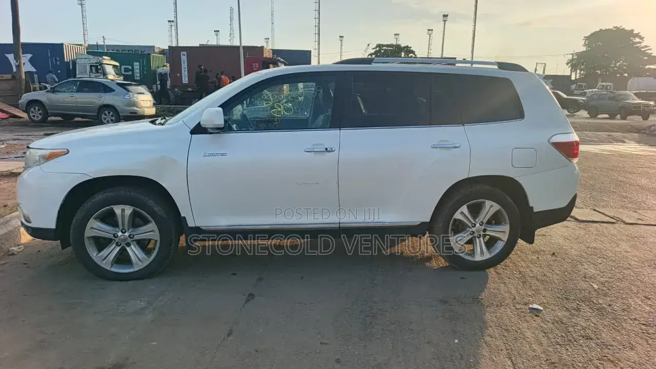 Toyota Highlander Limited 3.5l 4WD 2013 White