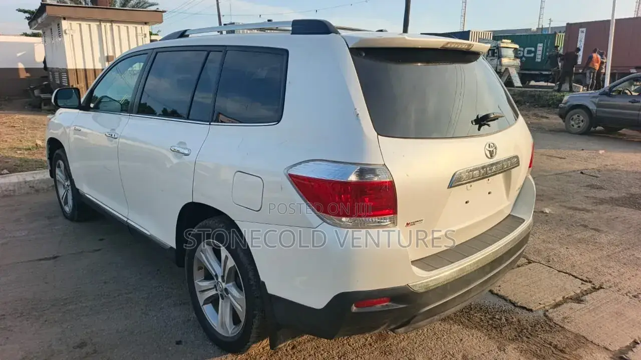 Toyota Highlander Limited 3.5l 4WD 2013 White