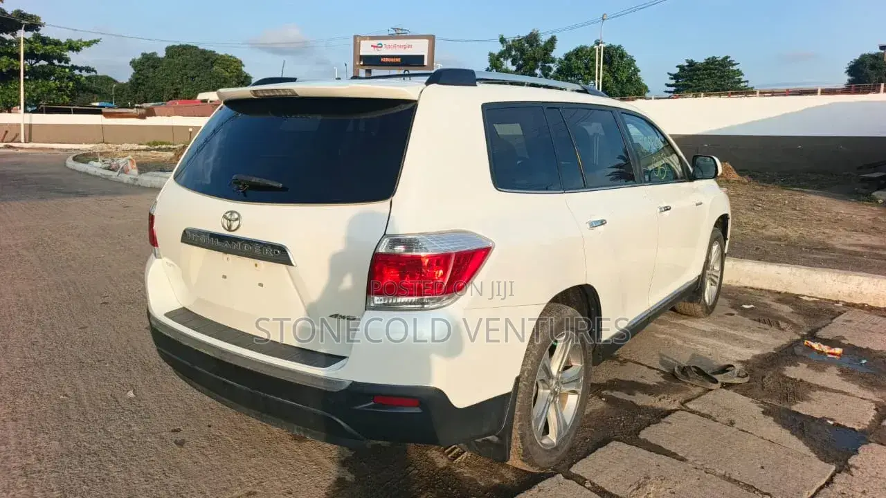 Toyota Highlander Limited 3.5l 4WD 2013 White