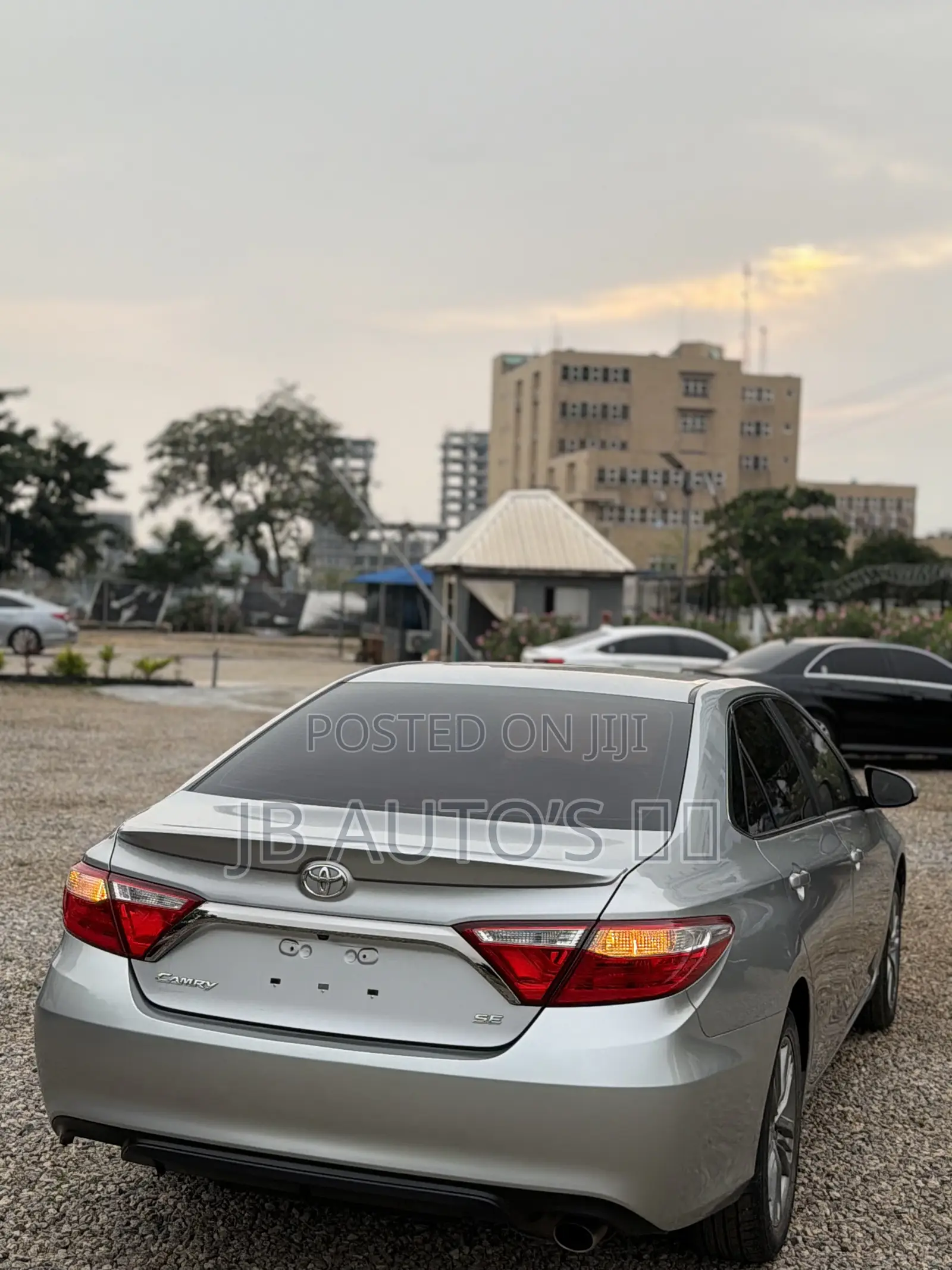 Toyota Camry SE 4dr Sedan (2.5L 4cyl 6A) 2017 Silver