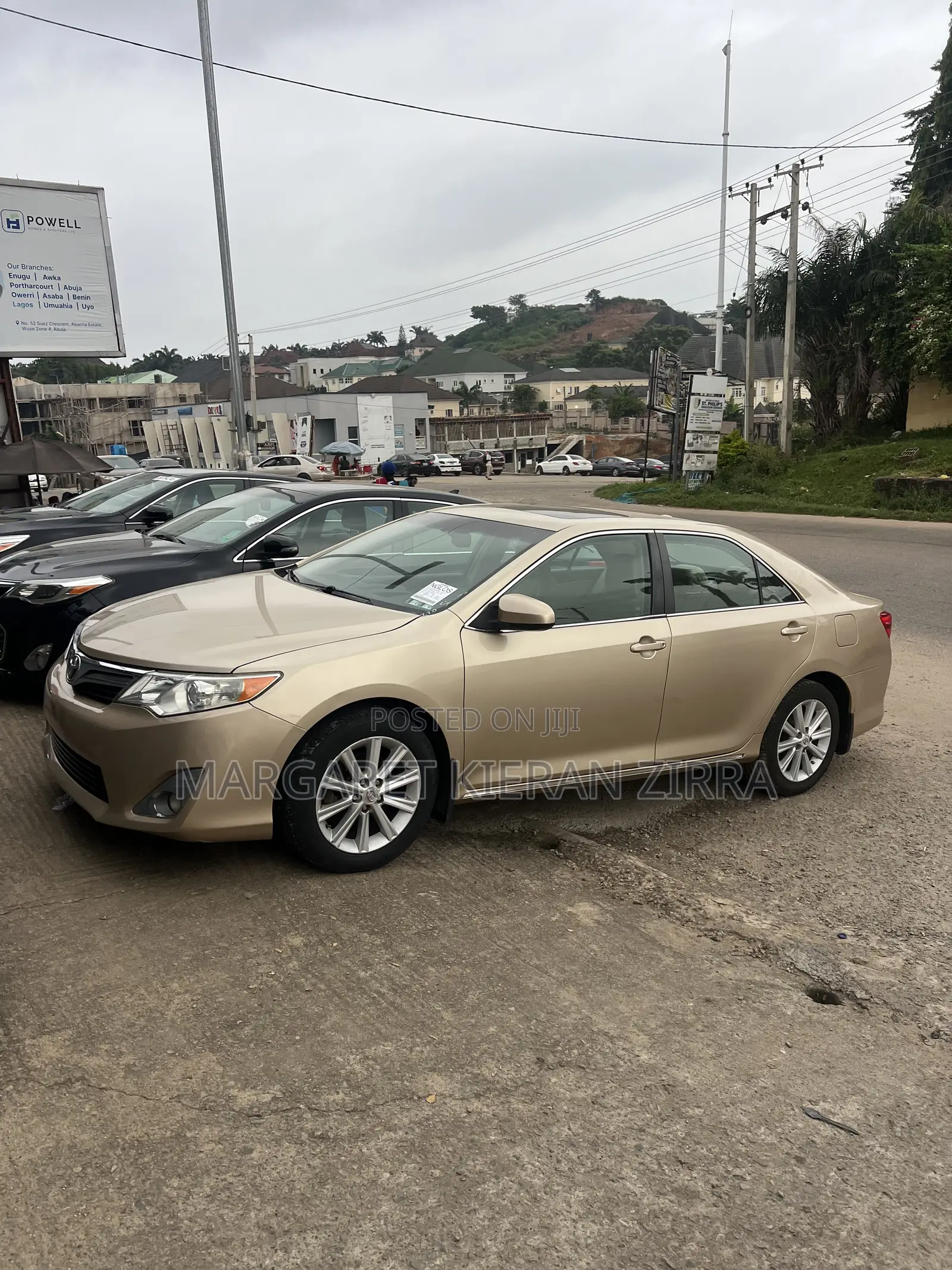 Toyota Camry XLE 4dr Sedan (2.5L 4cyl 6A) 2013 Gold