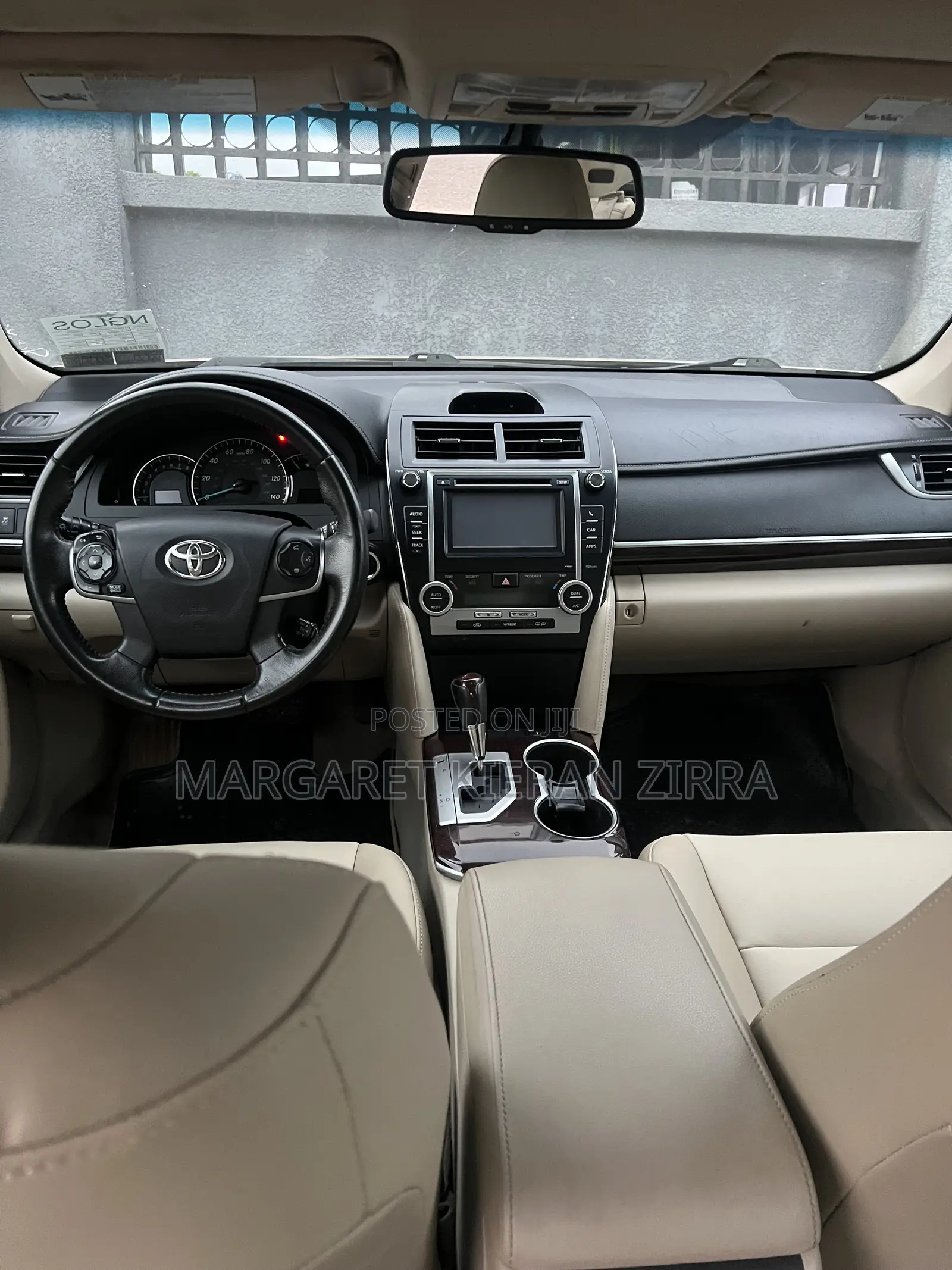 Toyota Camry XLE 4dr Sedan (2.5L 4cyl 6A) 2013 Gold