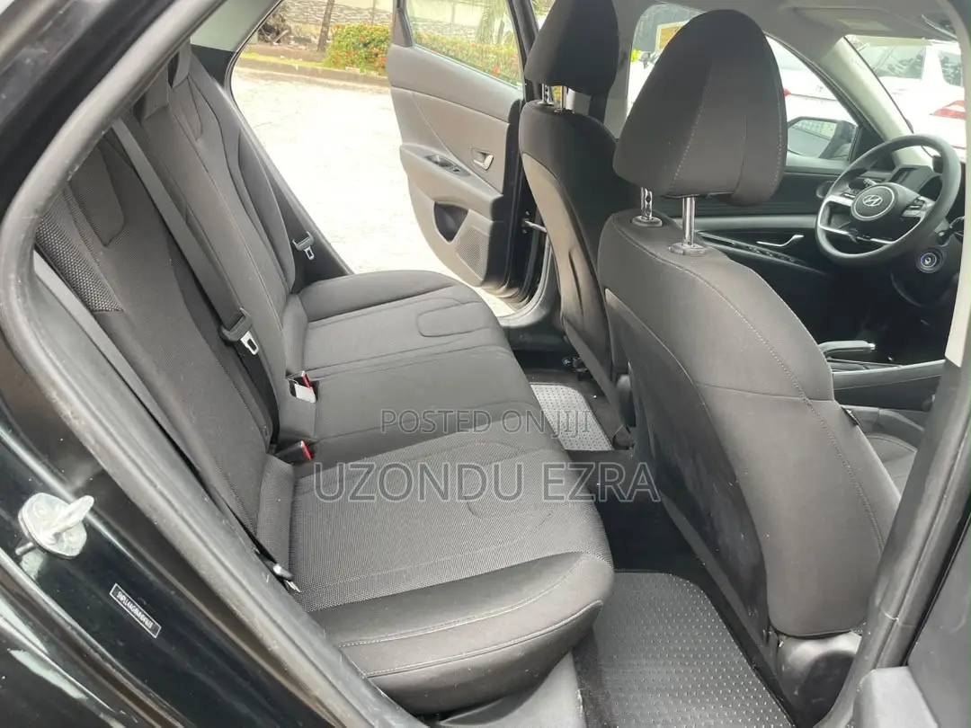 Hyundai Elantra SE 2021 Black