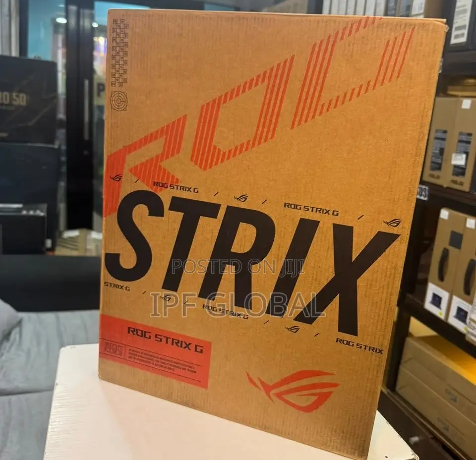 New Laptop Asus ROG Strix G18 32GB AMD Ryzen 9 SSD 1T