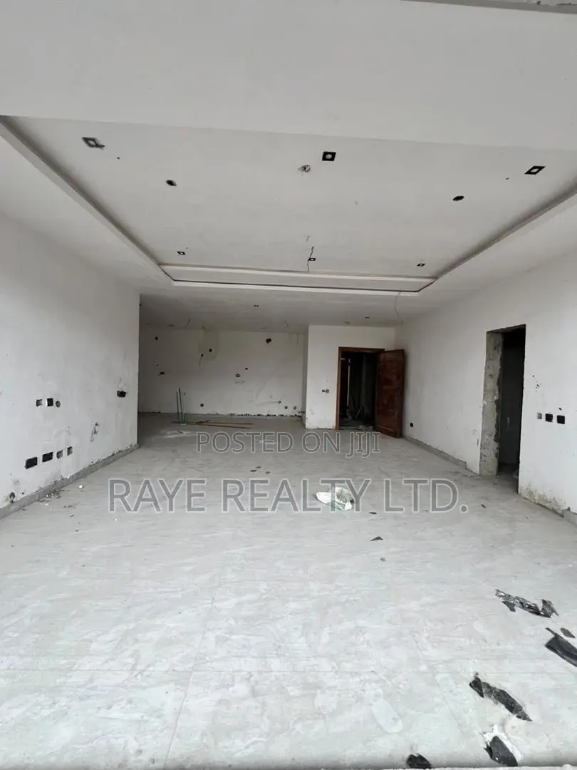 3bdrm Apartment in Lekki Phase 1 for sale