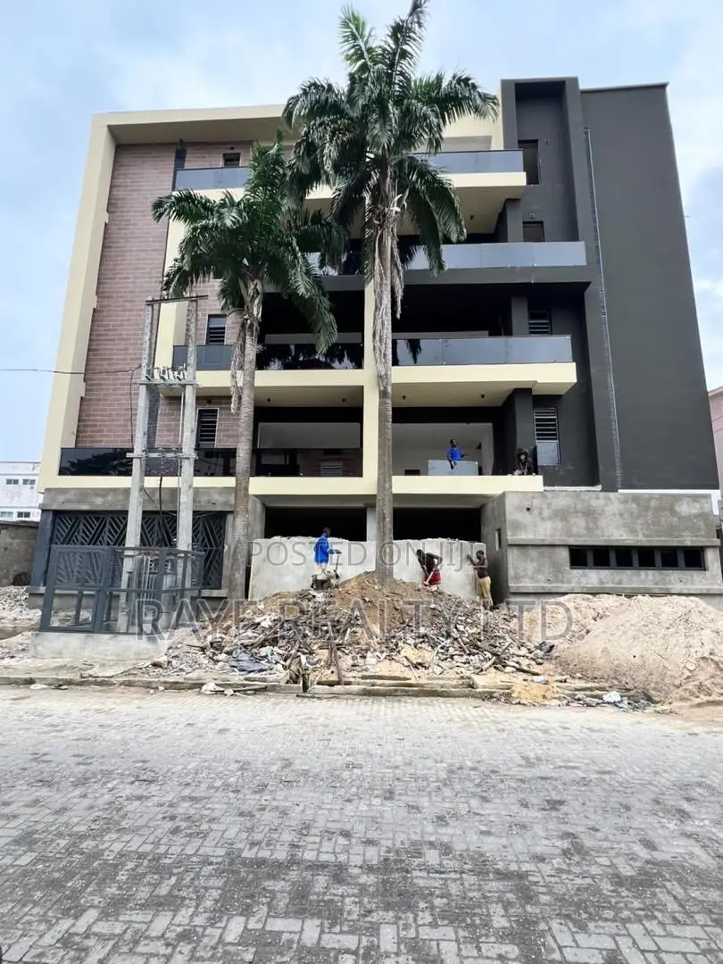 3bdrm Apartment in Lekki Phase 1 for sale