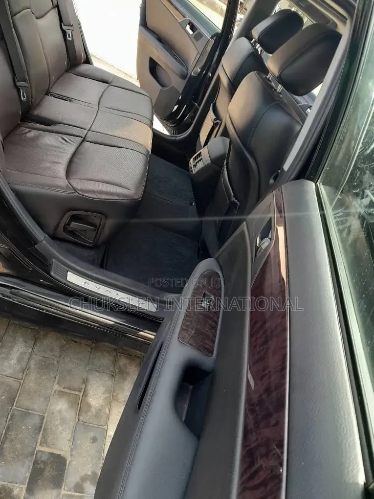 Toyota Avalon Limited Sedan FWD (3.5L 6cyl 6A) 2011 Black