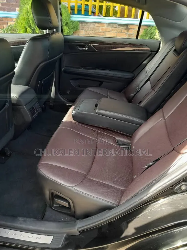 Toyota Avalon Limited Sedan FWD (3.5L 6cyl 6A) 2011 Black