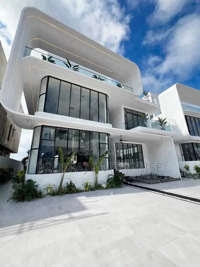 5bdrm Mansion in Osapa london for sale