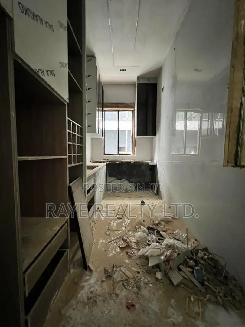 3bdrm Apartment in Lekki for sale