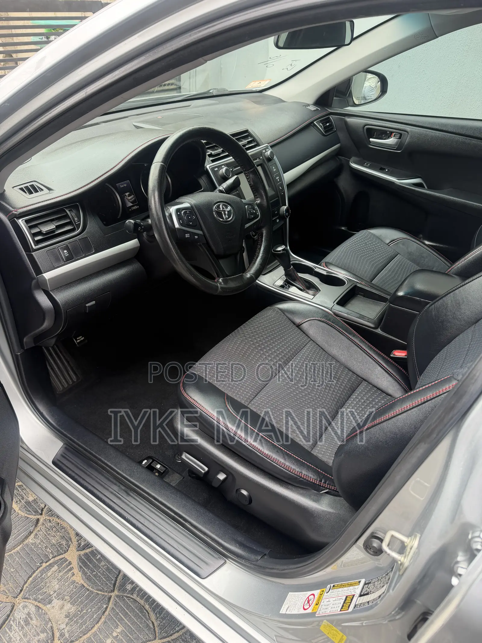 Toyota Camry SE 4dr Sedan (2.5L 4cyl 6A) 2015 Silver