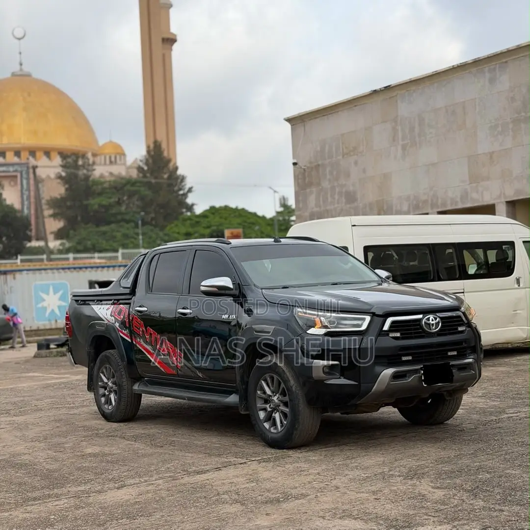 Toyota Hilux 2020 Black