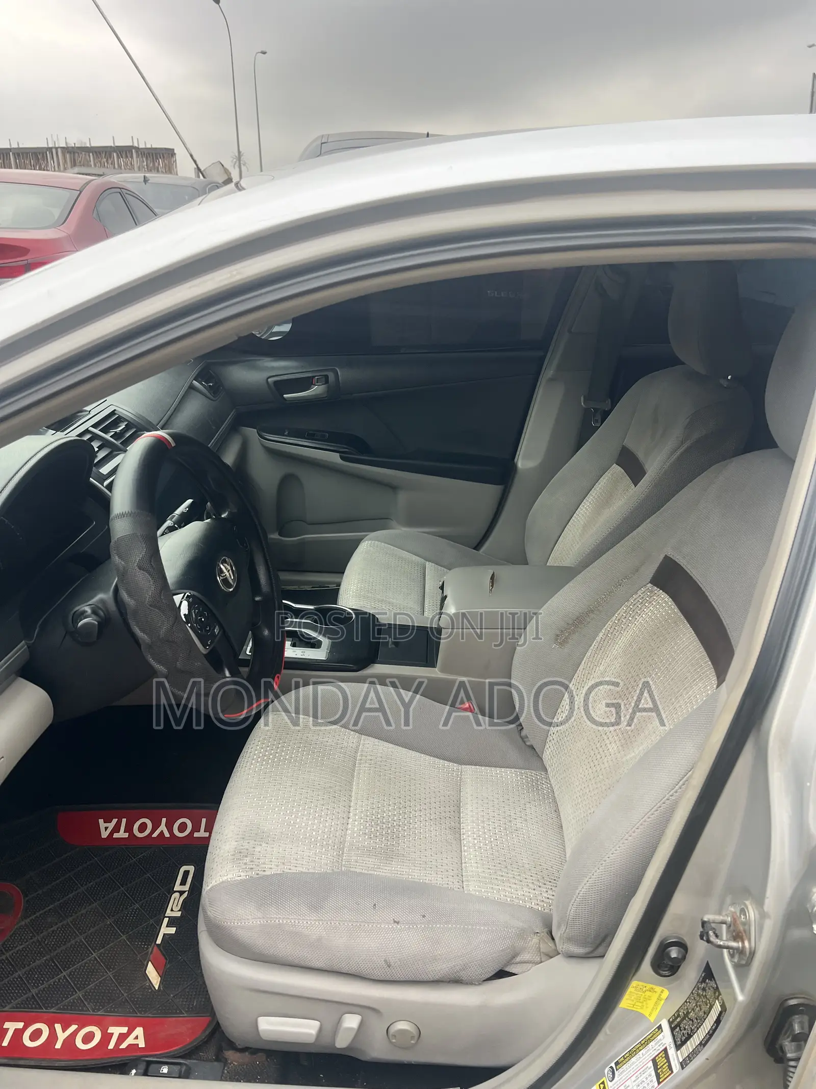 Toyota Camry LE 4dr Sedan (2.5L 4cyl 6A) 2013 Silver