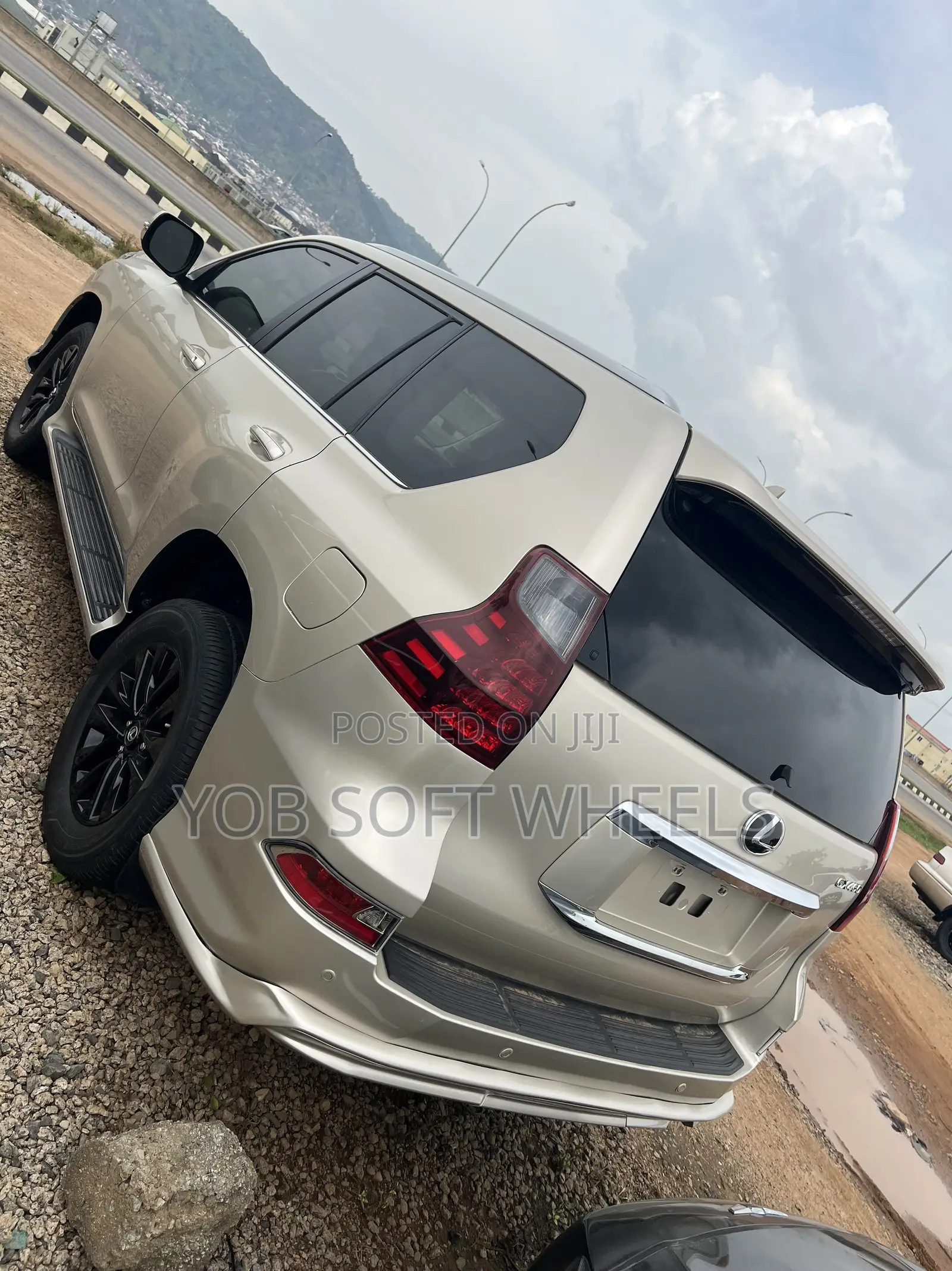 Lexus GX 460 2021 Gold