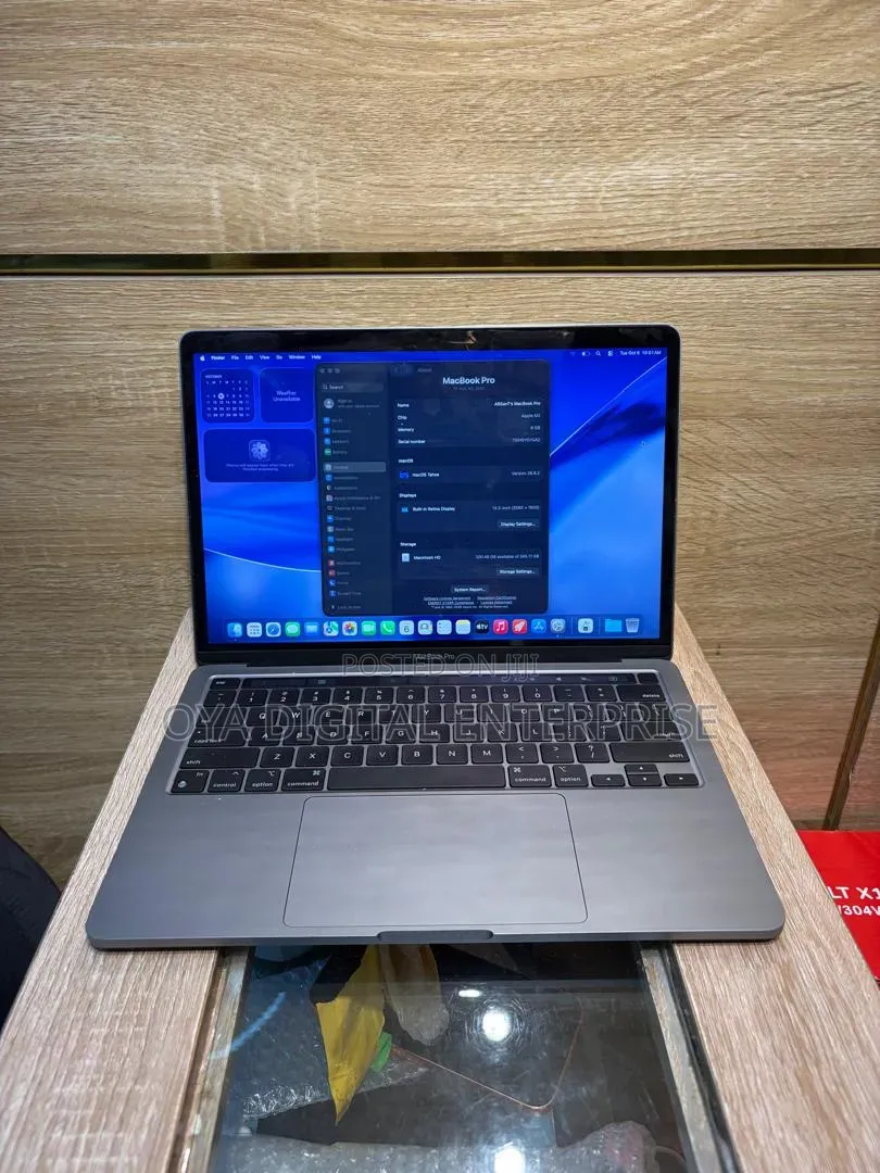Laptop Apple MacBook Pro 2022 M2 8GB Apple M2 SSD 256GB