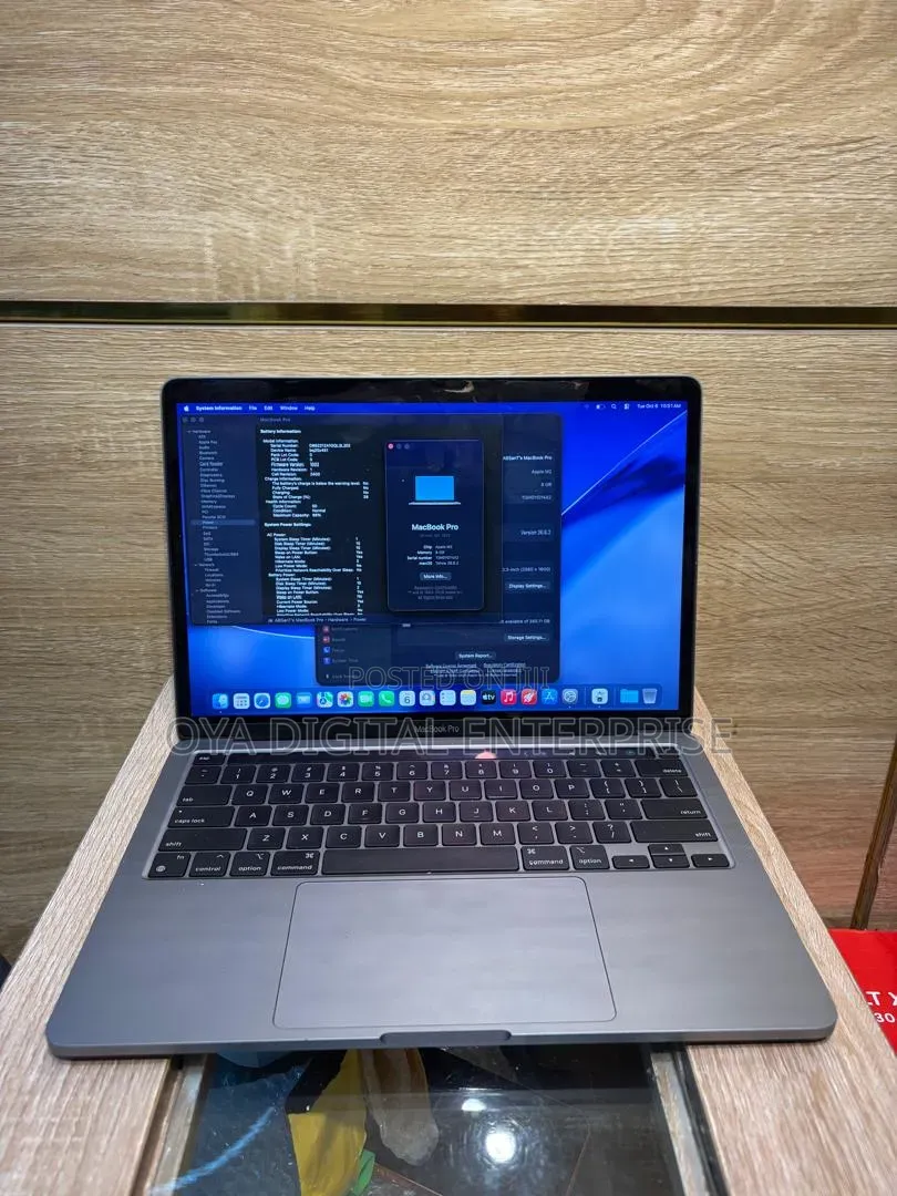 Laptop Apple MacBook Pro 2022 M2 8GB Apple M2 SSD 256GB