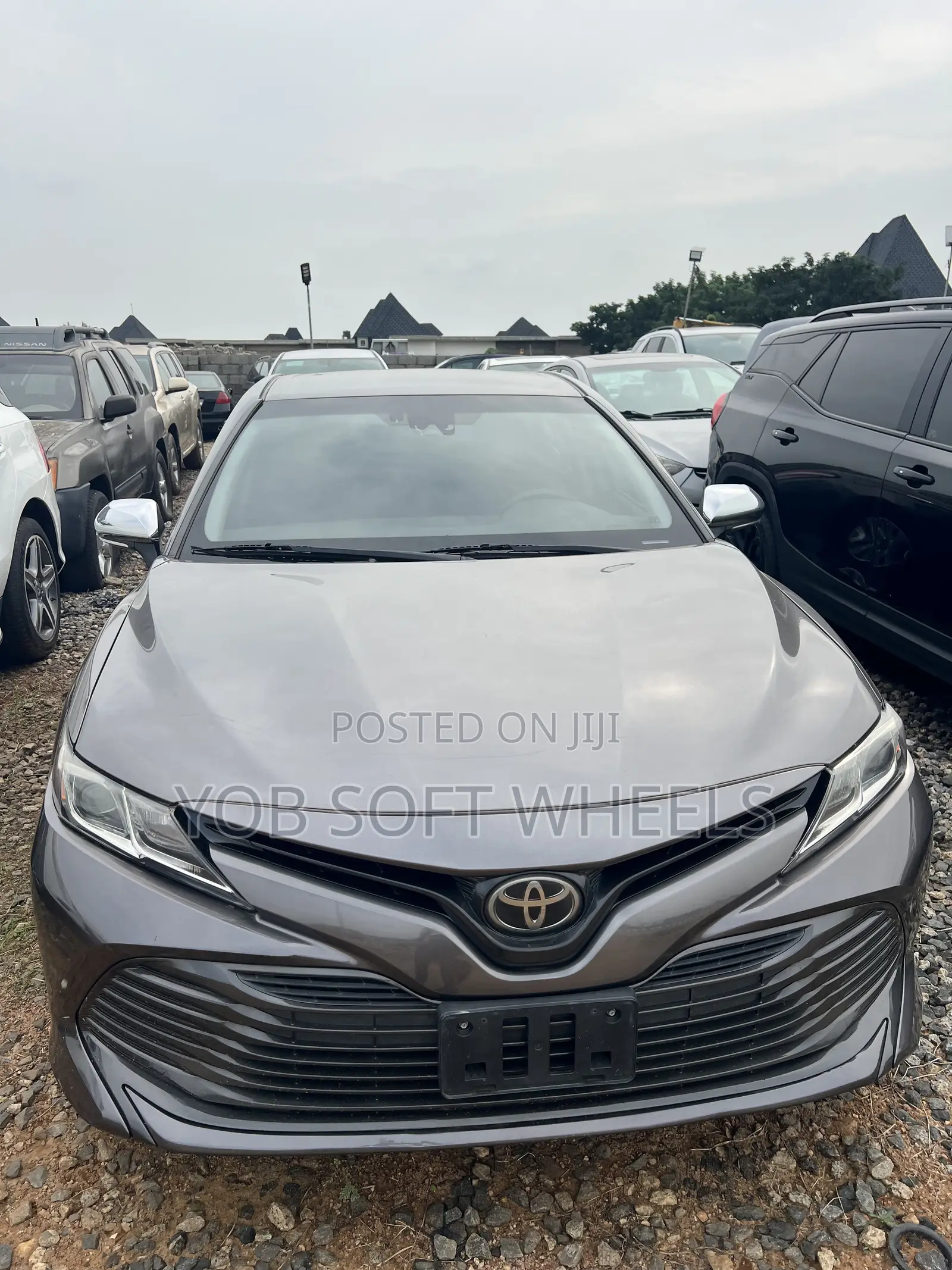 Toyota Camry LE FWD (2.5L 4cyl 8AM) 2018 Gray