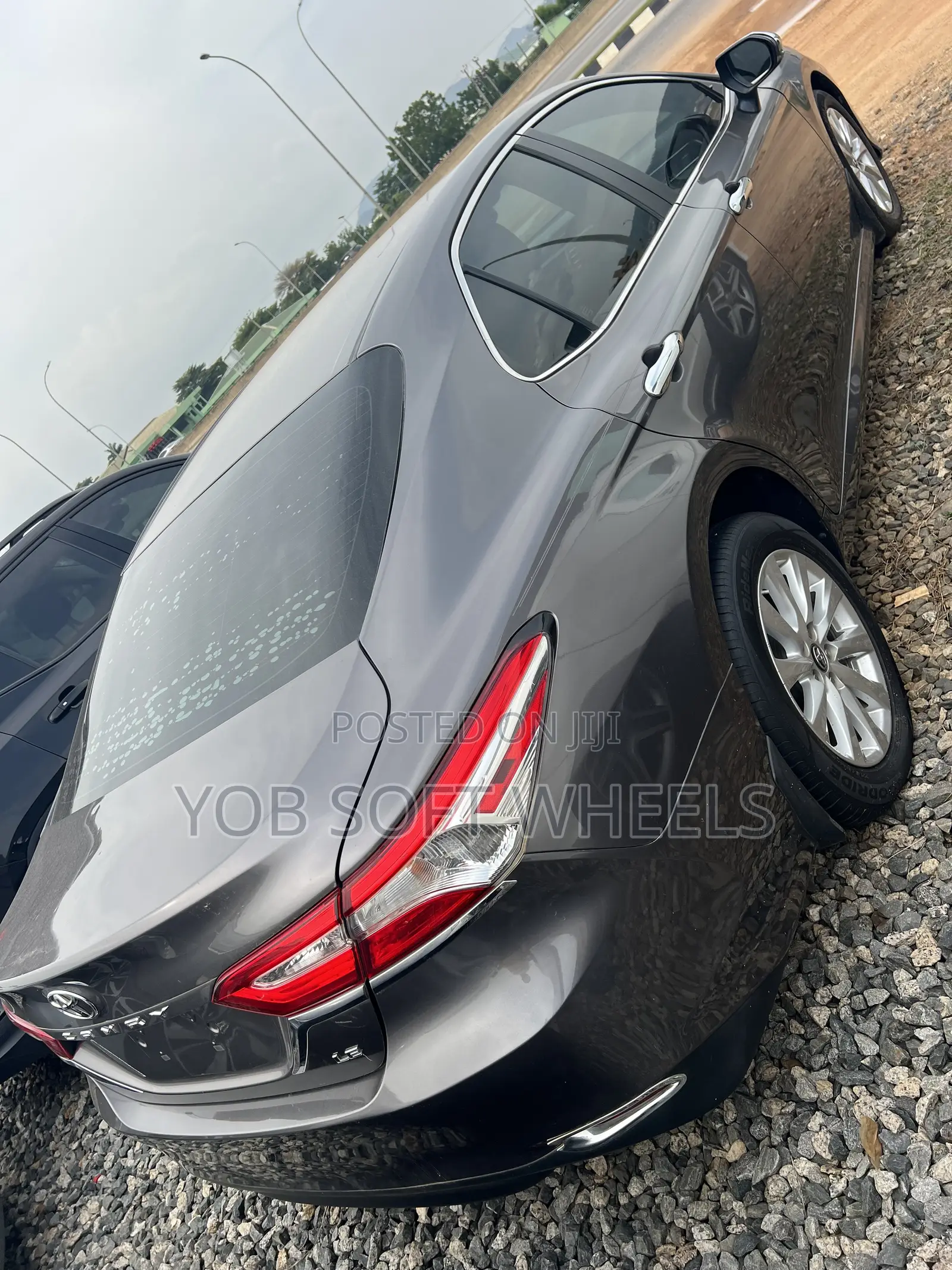 Toyota Camry LE FWD (2.5L 4cyl 8AM) 2018 Gray
