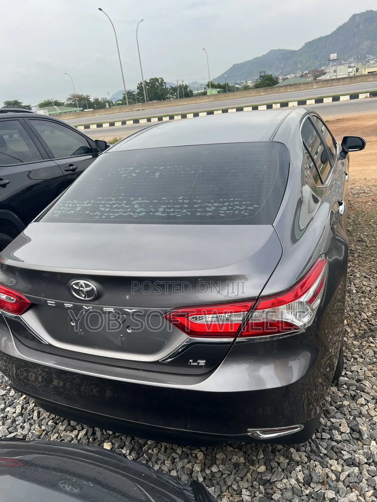 Toyota Camry LE FWD (2.5L 4cyl 8AM) 2018 Gray